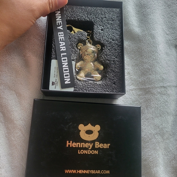 Gold Teddy Keychain - Picture 1 of 5